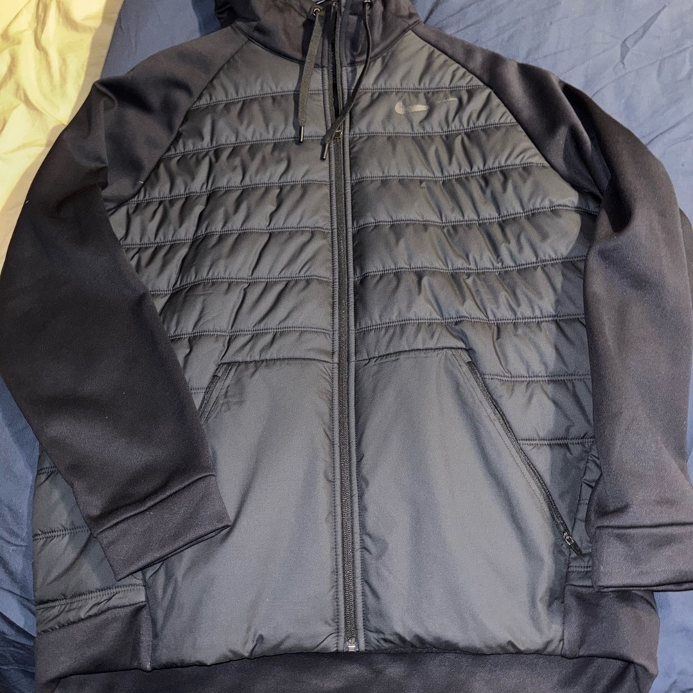 Nike Gray Puffer Jacket with Quilted Design